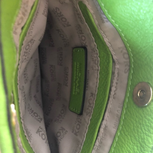 Green Michael Kors Strap purse - Picture 7 of 7